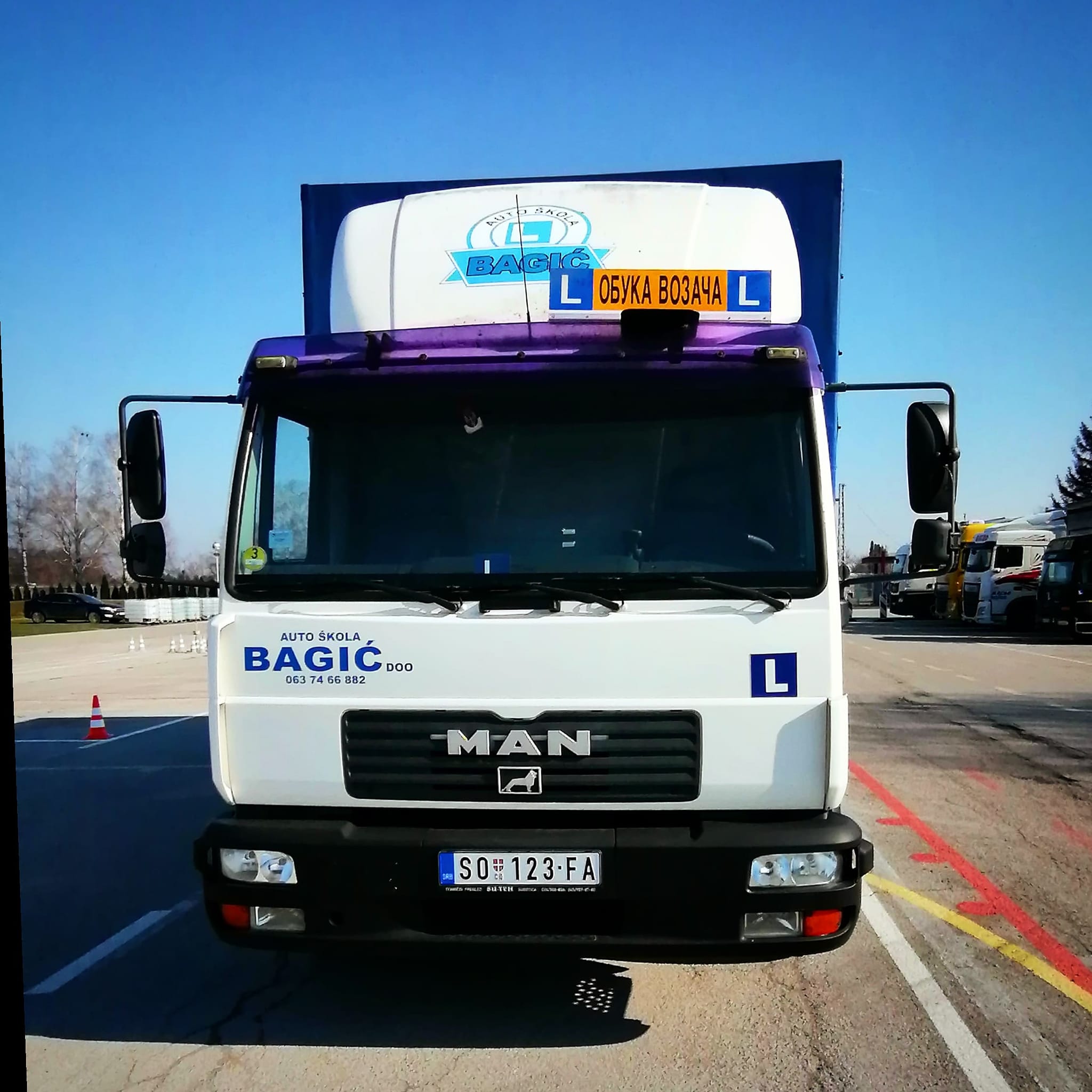 Kamioni sa Prikolicom