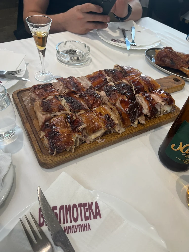 Restoran Biblioteka kod Milutina enterijer