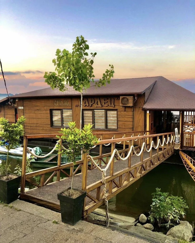 Сплав-ресторан на Дунаву у Гроцкој