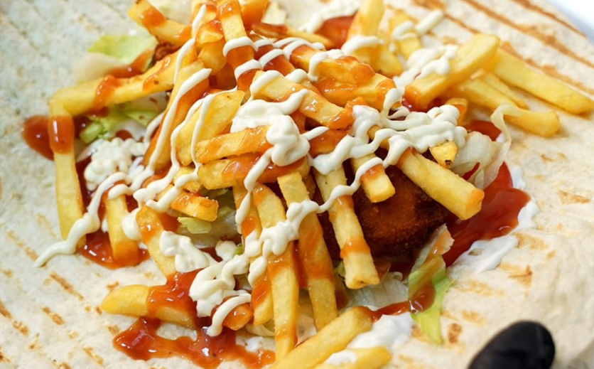 GirosIN - Pileći giros sa svežim povrćem i pomfritom