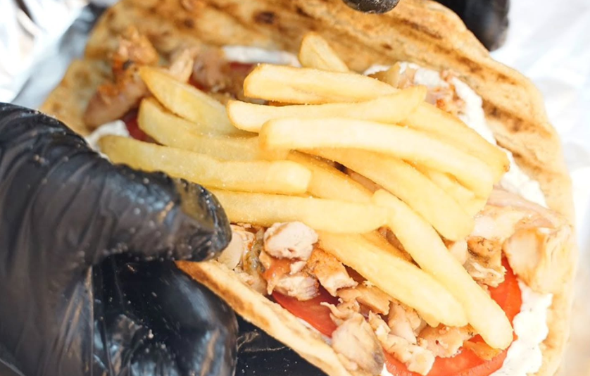 GirosIN - Svinjski giros sa tradicionalnim sosom