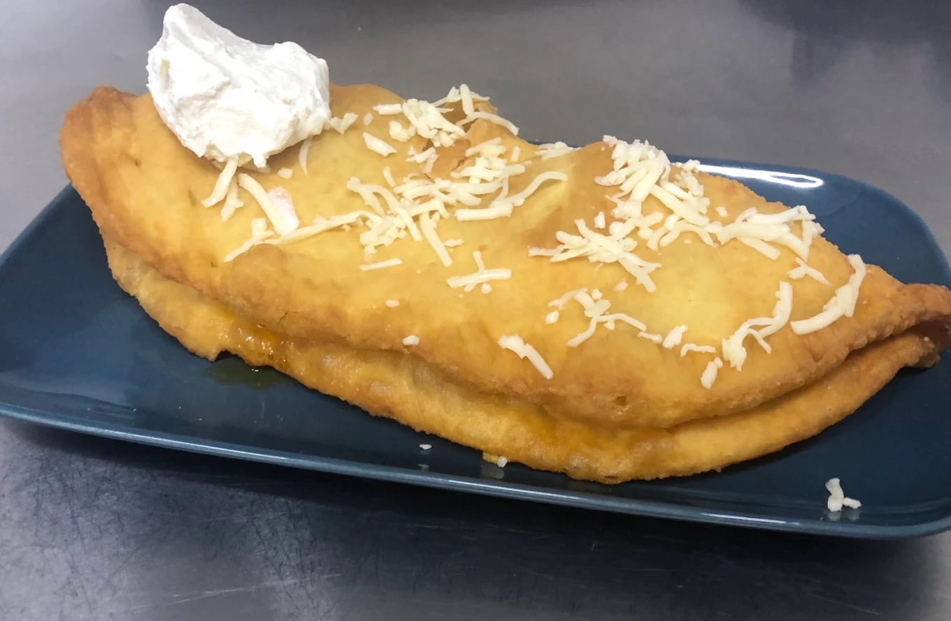 Ukusna brza hrana u Kod Čarlija restoranu