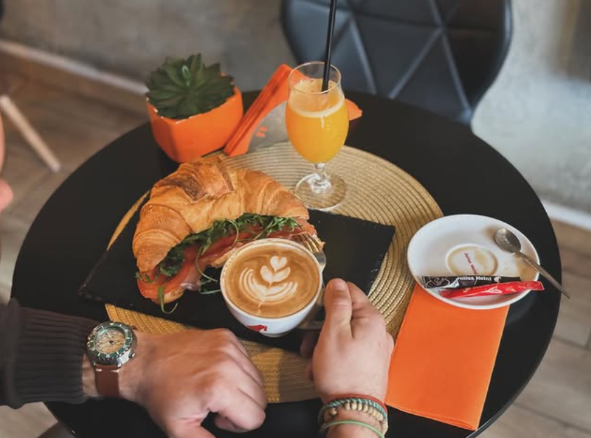 Coffee&Snack bar Orange - Prijatan ambijent kafe restorana u Zemunu