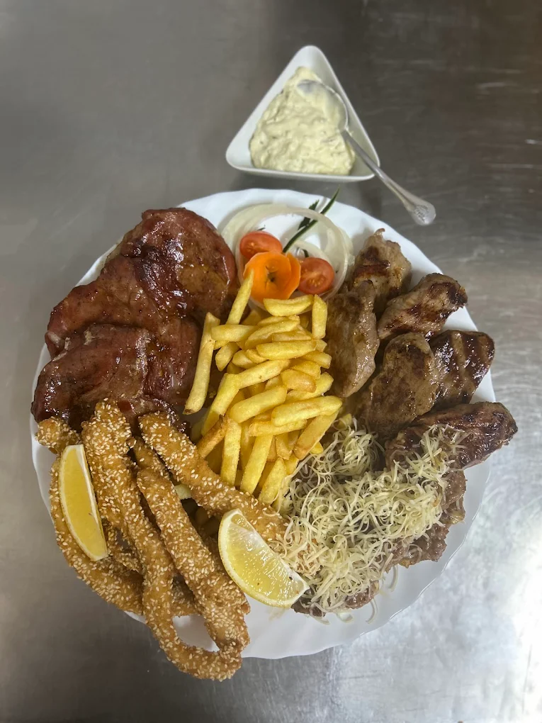 Domaća pljeskavica i roštilj specijaliteti - Restoran DIS