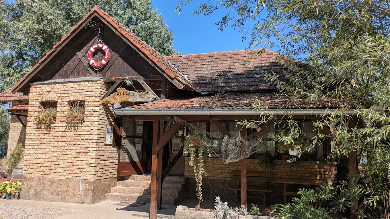 Riblji restoran Mala čarda na obali Tise