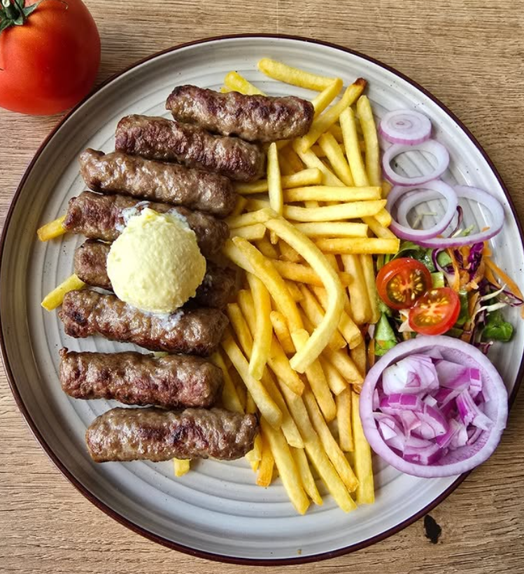 Ćevapi sa pomfritom